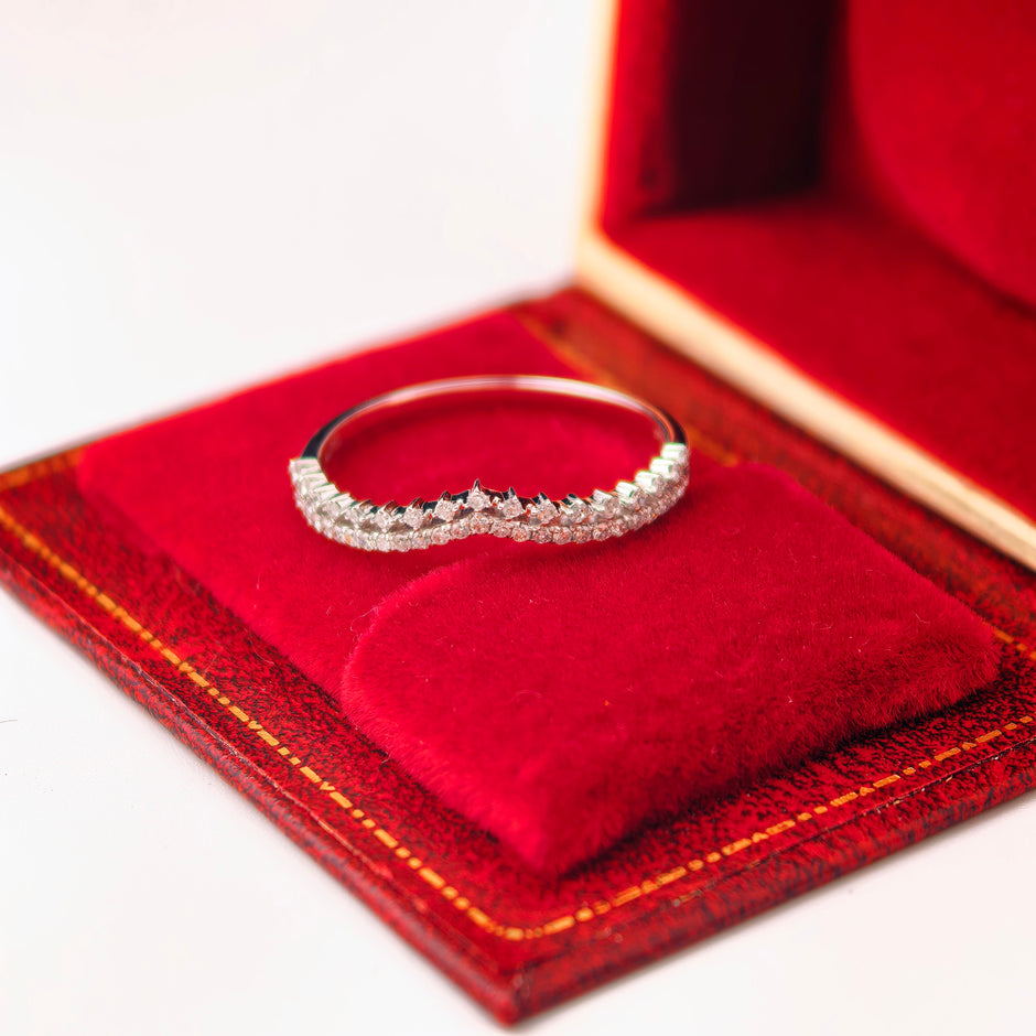 bd002 14k white gold band ring T:2.47 g, D:0.36 ct