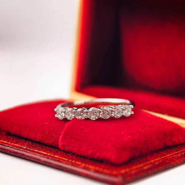 bd004 14k white gold band ring T:2.08 g, D:0.6 ct