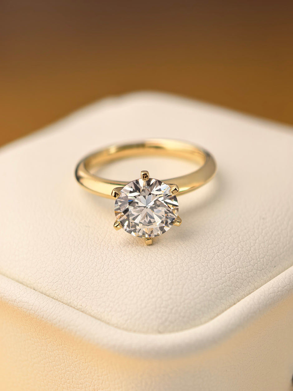 rd002 14k Gold 2.02 Carat Round Brilliant Cut Lab-Grown Diamond E VVS2 Solitaire Ring