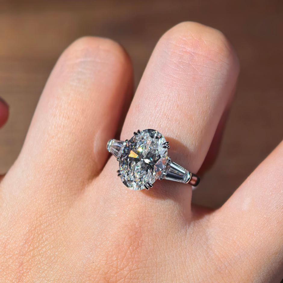 ol002 14k Gold 4.03 Carat Oval Cut Lab-Grown Diamond E VVS2 Three-Stone Ring