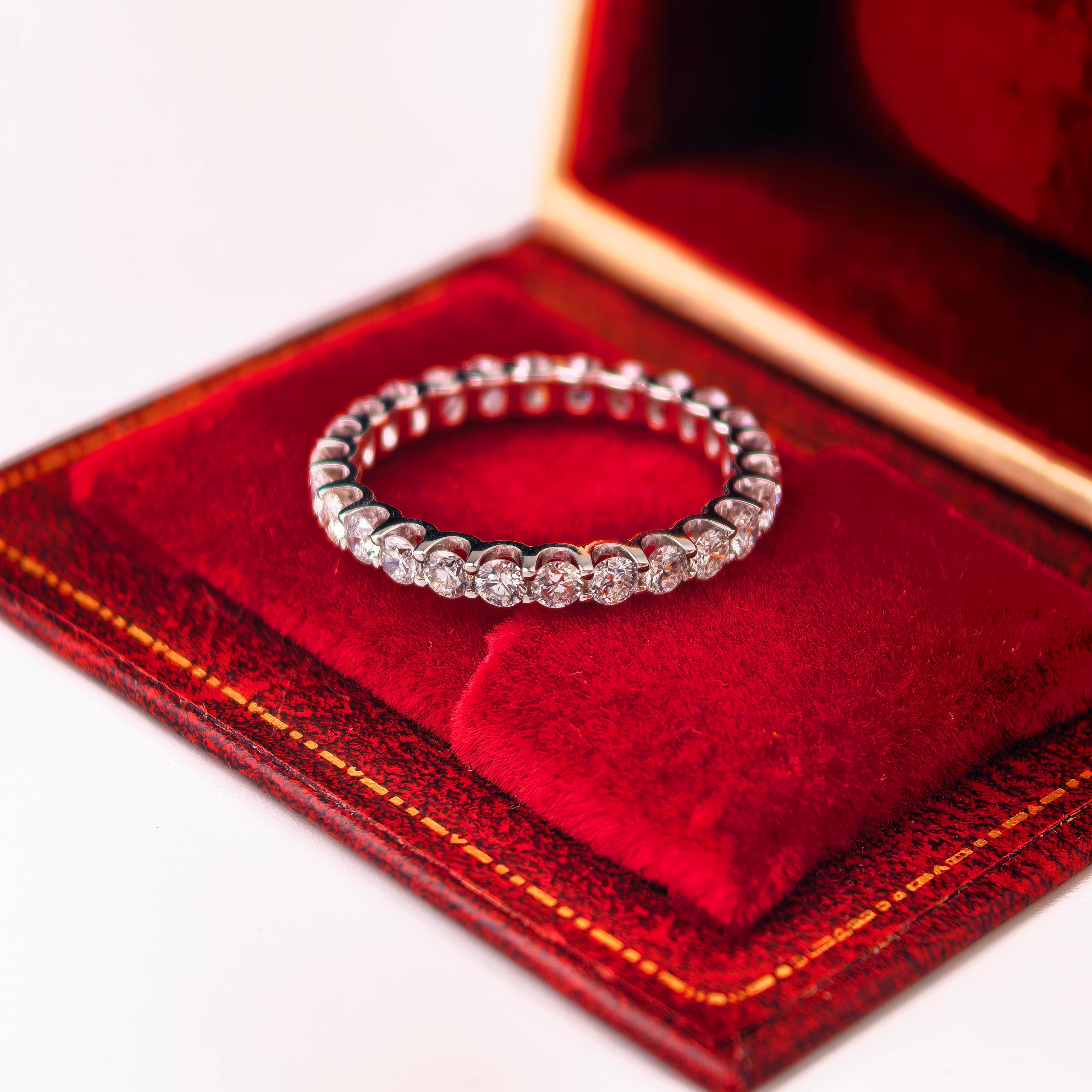 bd010 14k white gold band ring T:1.81 g, D:1.39 ct