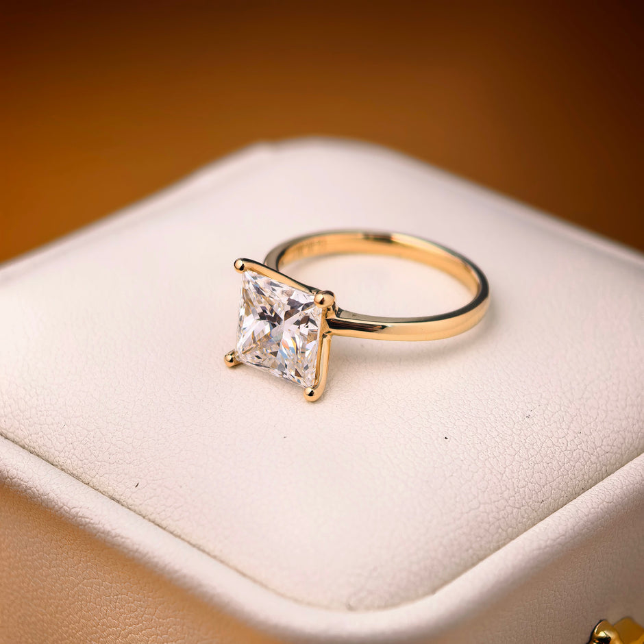ps001 14K Yellow Gold 3.00 Carat Princess Cut Lab-Grown Diamond E VVS2 Solitaire Ring