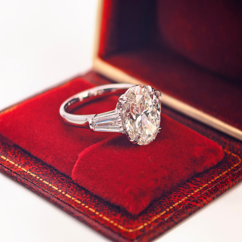ol002 14k Gold 4.03 Carat Oval Cut Lab-Grown Diamond E VVS2 Three-Stone Ring