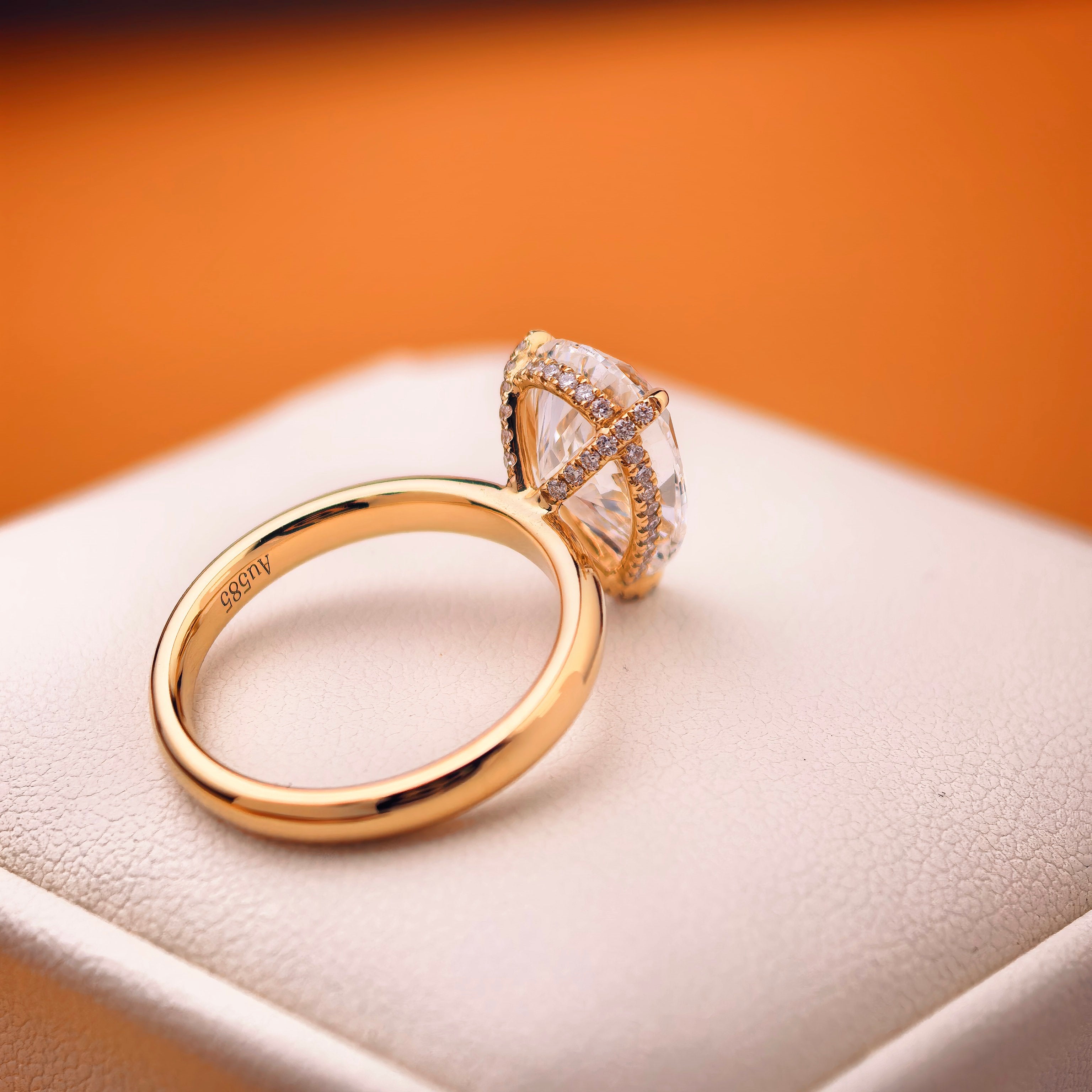 pr004 14K Yellow Gold 4.26 Carat Pear Shape Lab-Grown Diamond E VVS2 Ring with Diamond hidden Halo