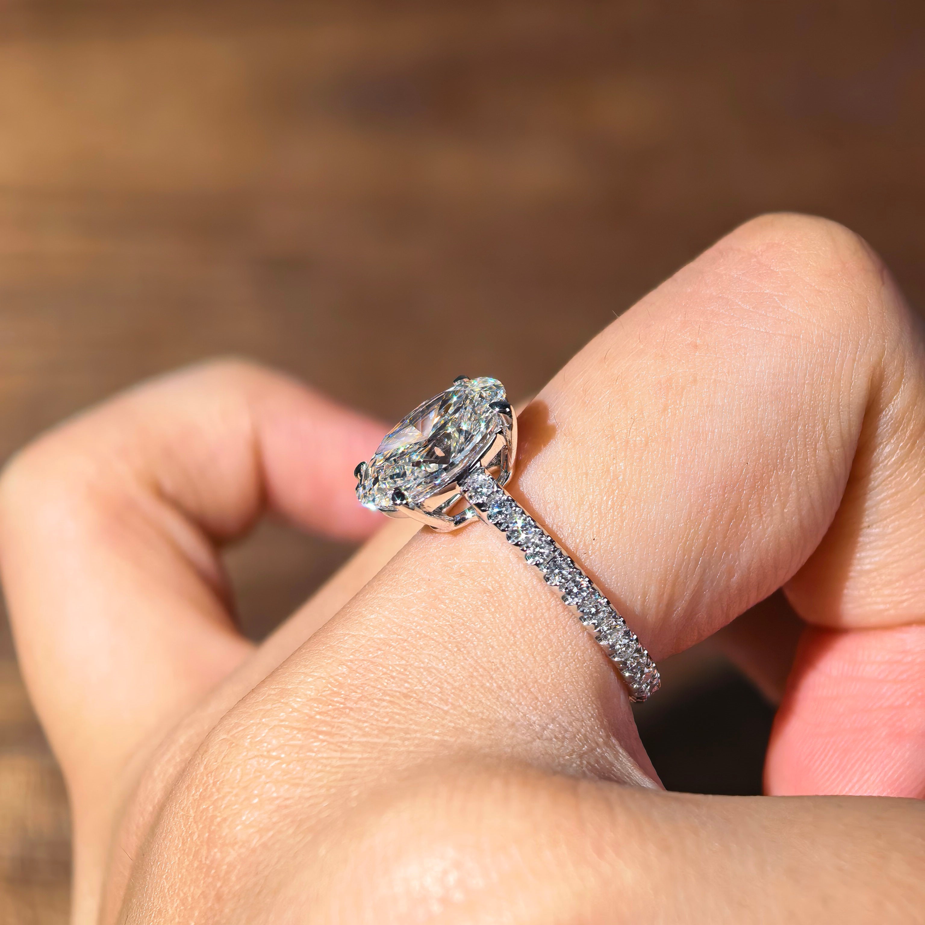 ol001 14K White Gold 1.5 Carat OVAL Lab-Grown Diamond E VVS2 Ring with Diamond Halo Ring