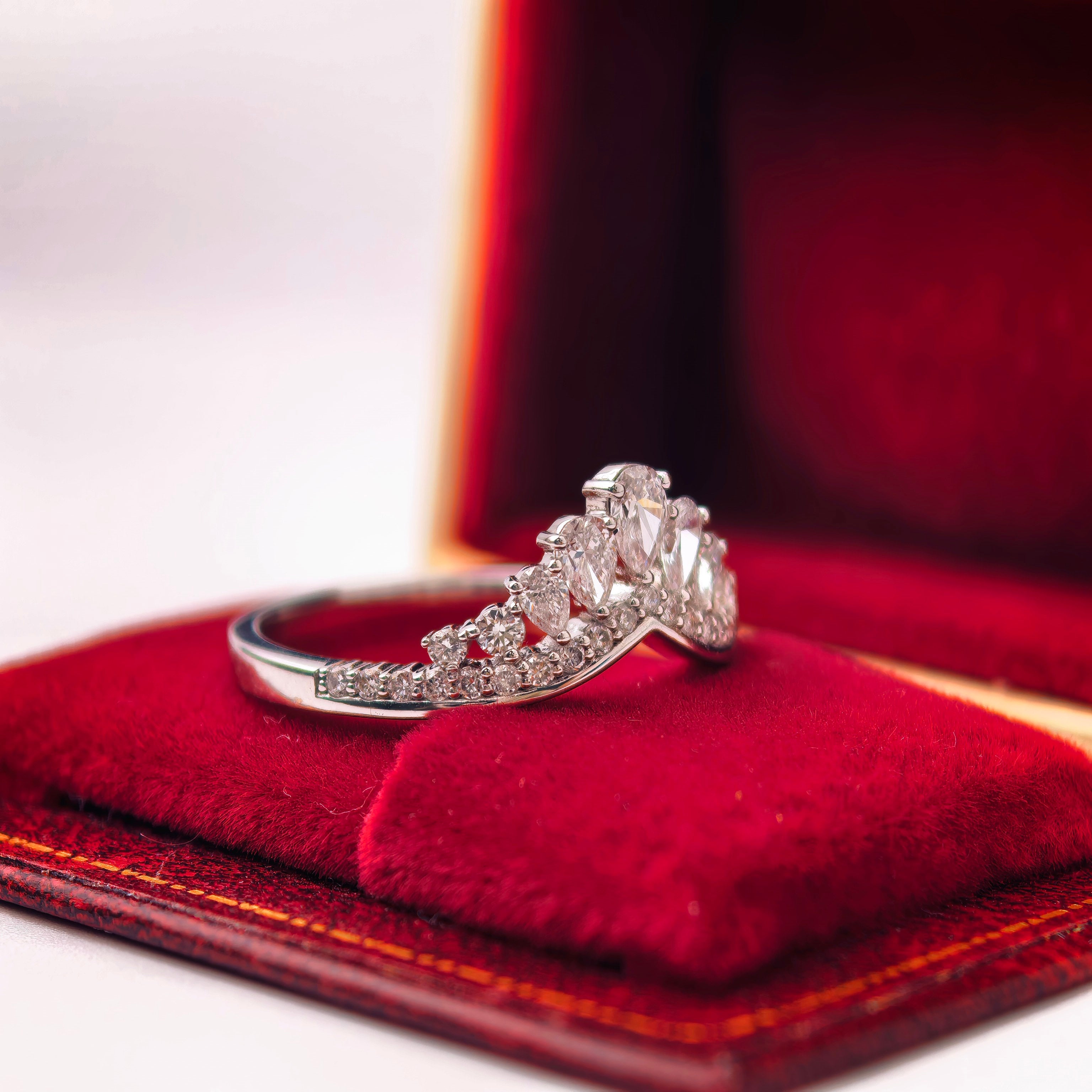 bd012 14k white gold band ring T:3.19 g, D:0.28 ct