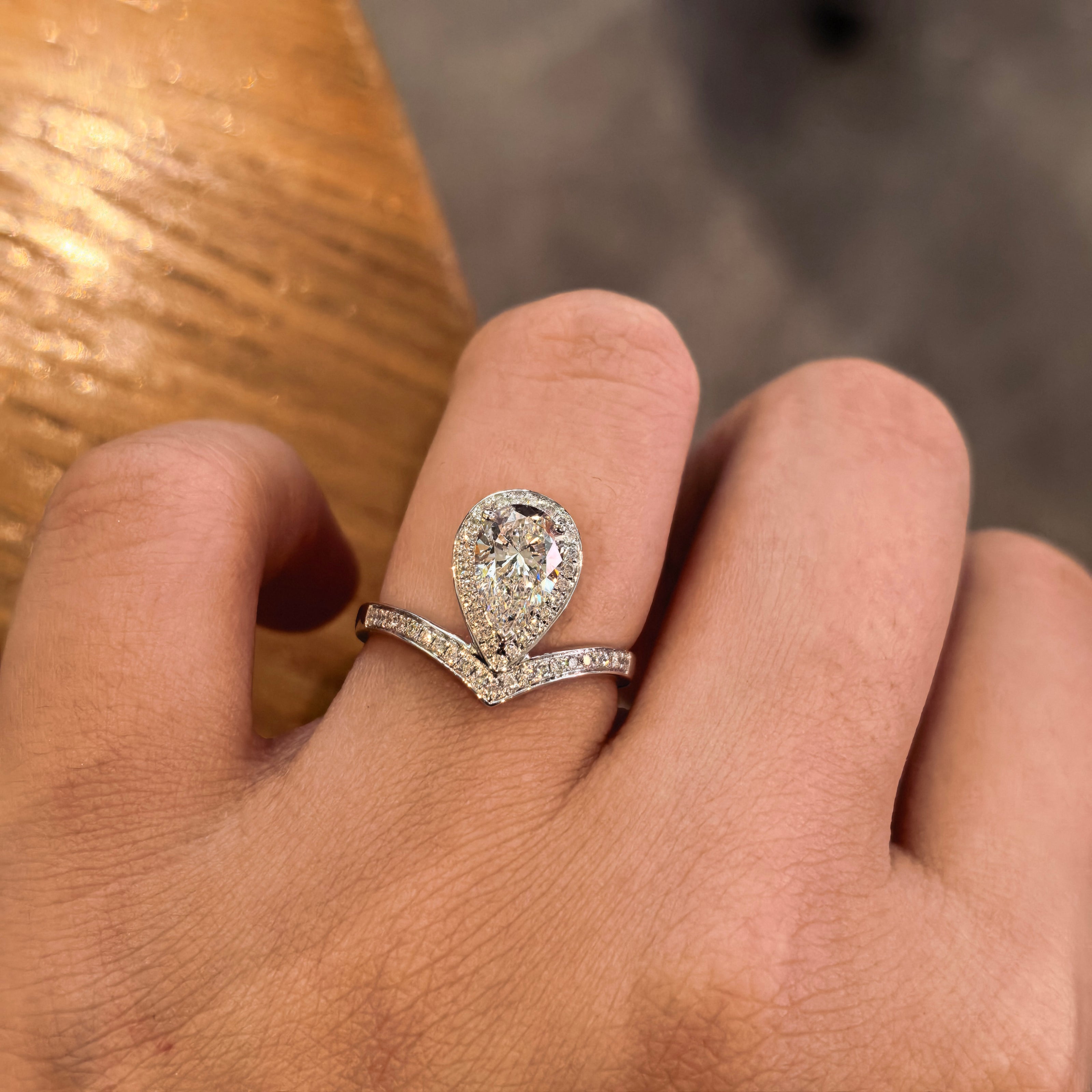 14K White Gold 1.03 Carat Pear Shape Lab-Grown Diamond E VVS2 Ring with Diamond Halo