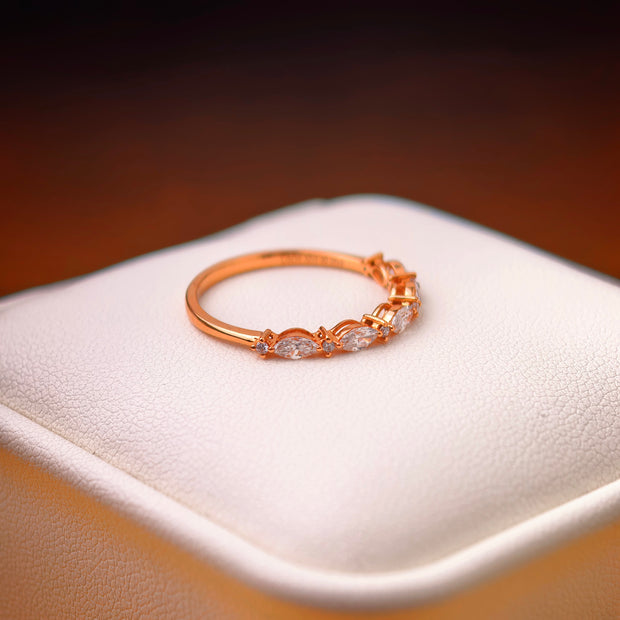 bd015 14k yellow gold band ring T:1.25 g, D:m0.32+0.05 ct