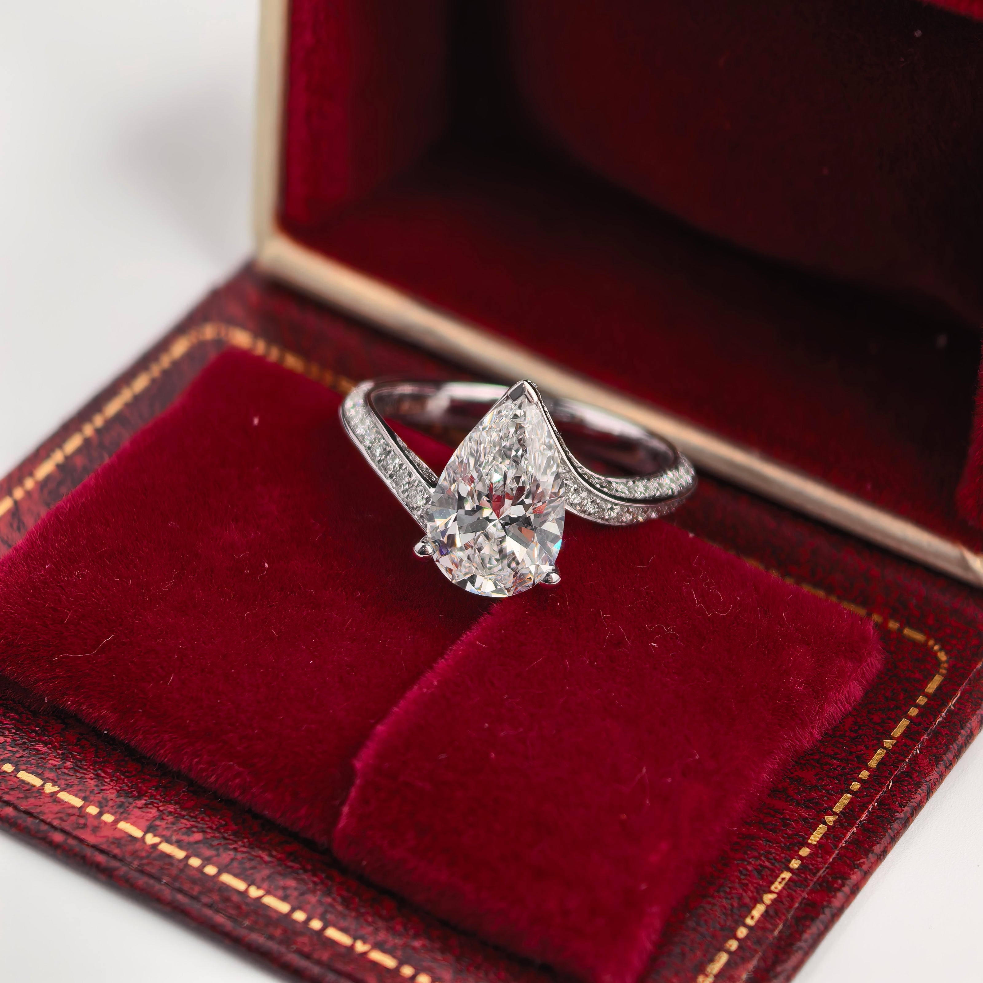 14K White Gold 2.04 Carat Pear Shape Lab-Grown Diamond E VVS2 Ring