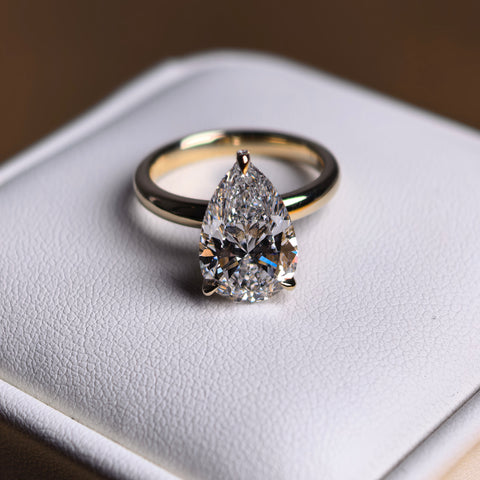 18K Yellow Gold 4.26 Carat Pear Shape Lab-Grown Diamond E VVS2 Ring with Diamond hidden Halo