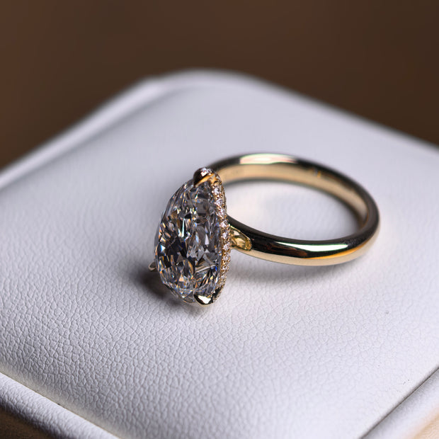 18K Yellow Gold 4.26 Carat Pear Shape Lab-Grown Diamond E VVS2 Ring with Diamond hidden Halo