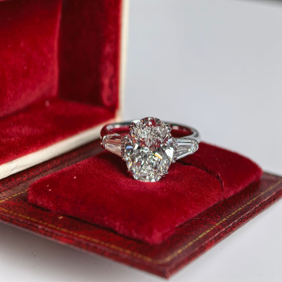 14k Gold 4.03 Carat Oval Cut Lab-Grown Diamond E VVS2 Three-Stone Ring