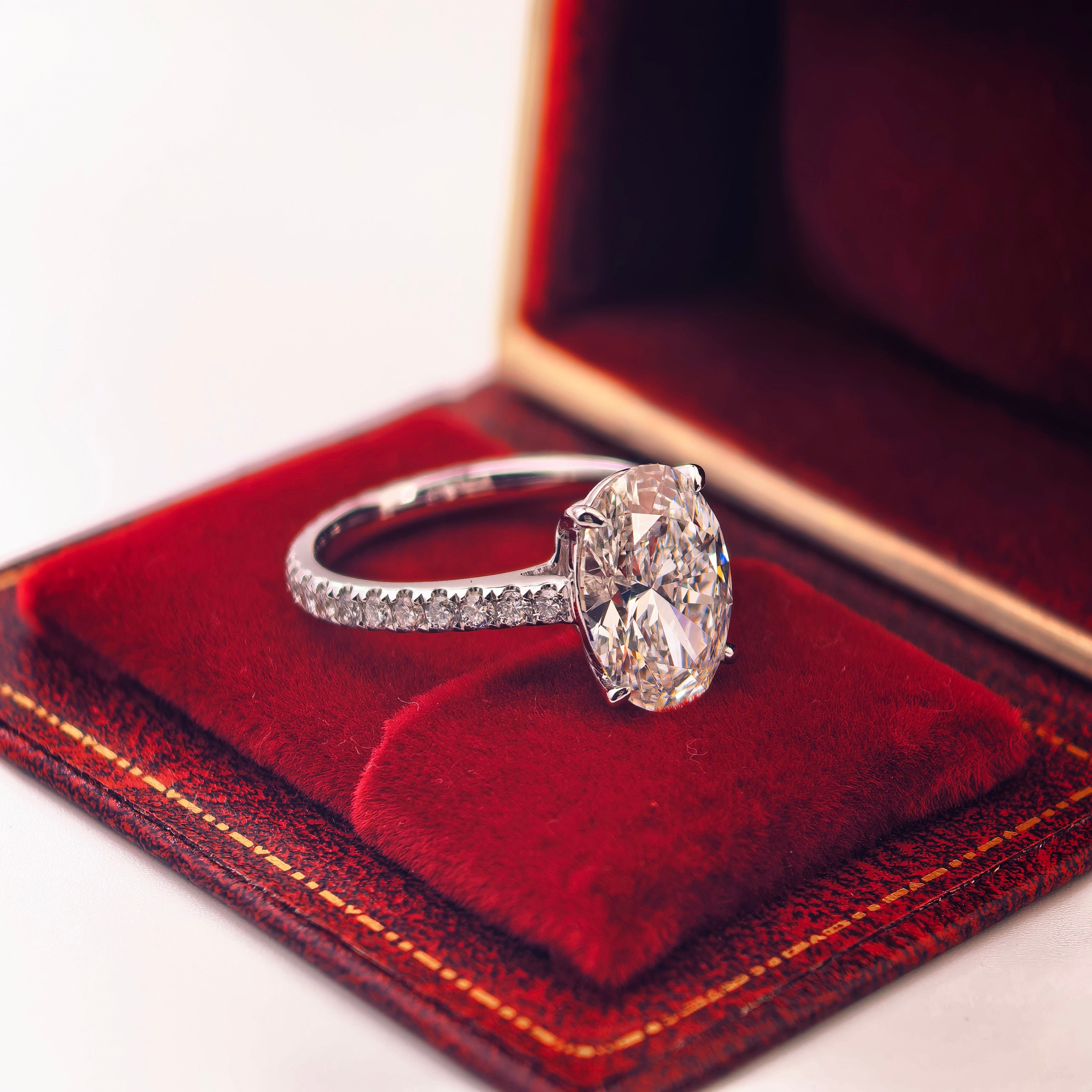 ol003 14k White Gold 3.02 Carat Oval Cut Lab-Grown Diamond E VVS2 Three-Stone Ring