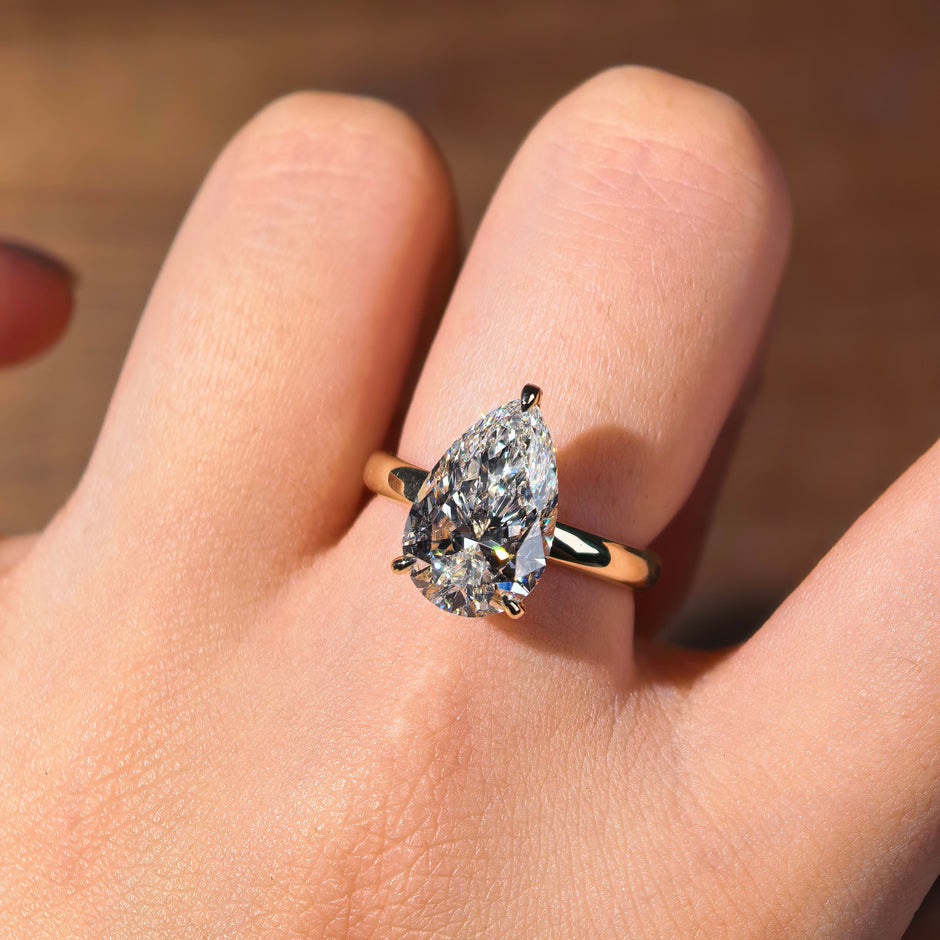 pr004 14K Yellow Gold 4.26 Carat Pear Shape Lab-Grown Diamond E VVS2 Ring with Diamond hidden Halo