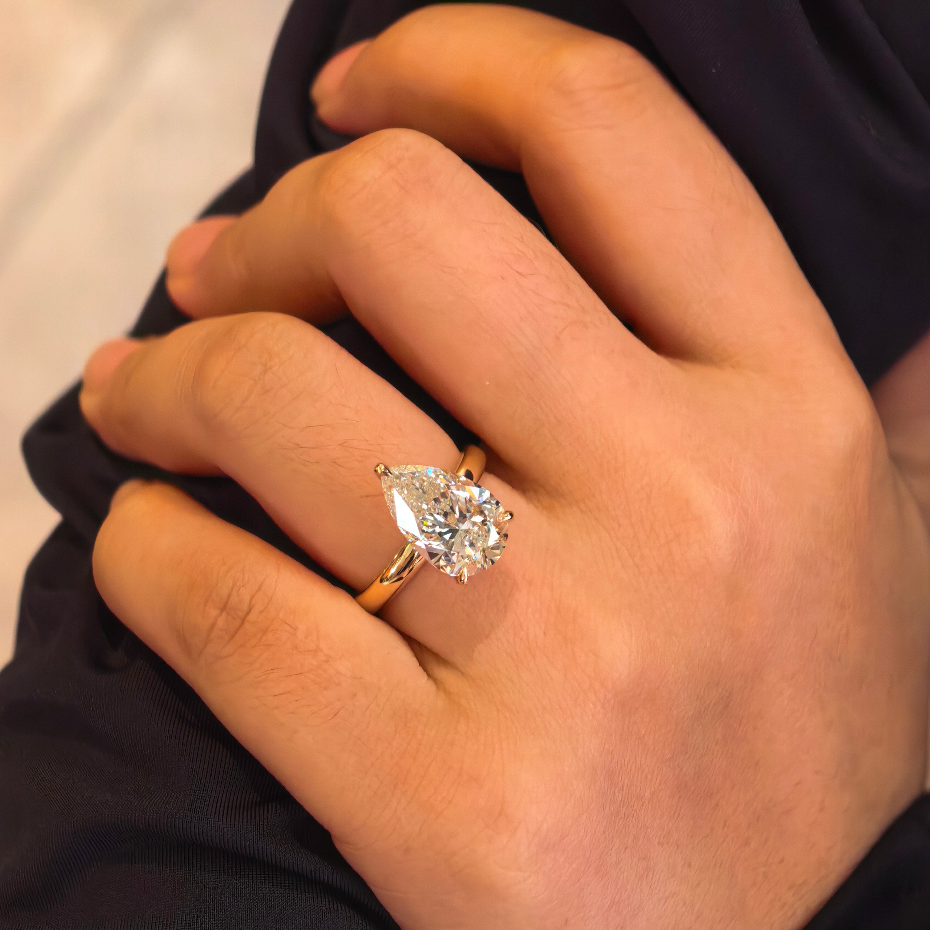 18K Yellow Gold 4.26 Carat Pear Shape Lab-Grown Diamond E VVS2 Ring with Diamond hidden Halo
