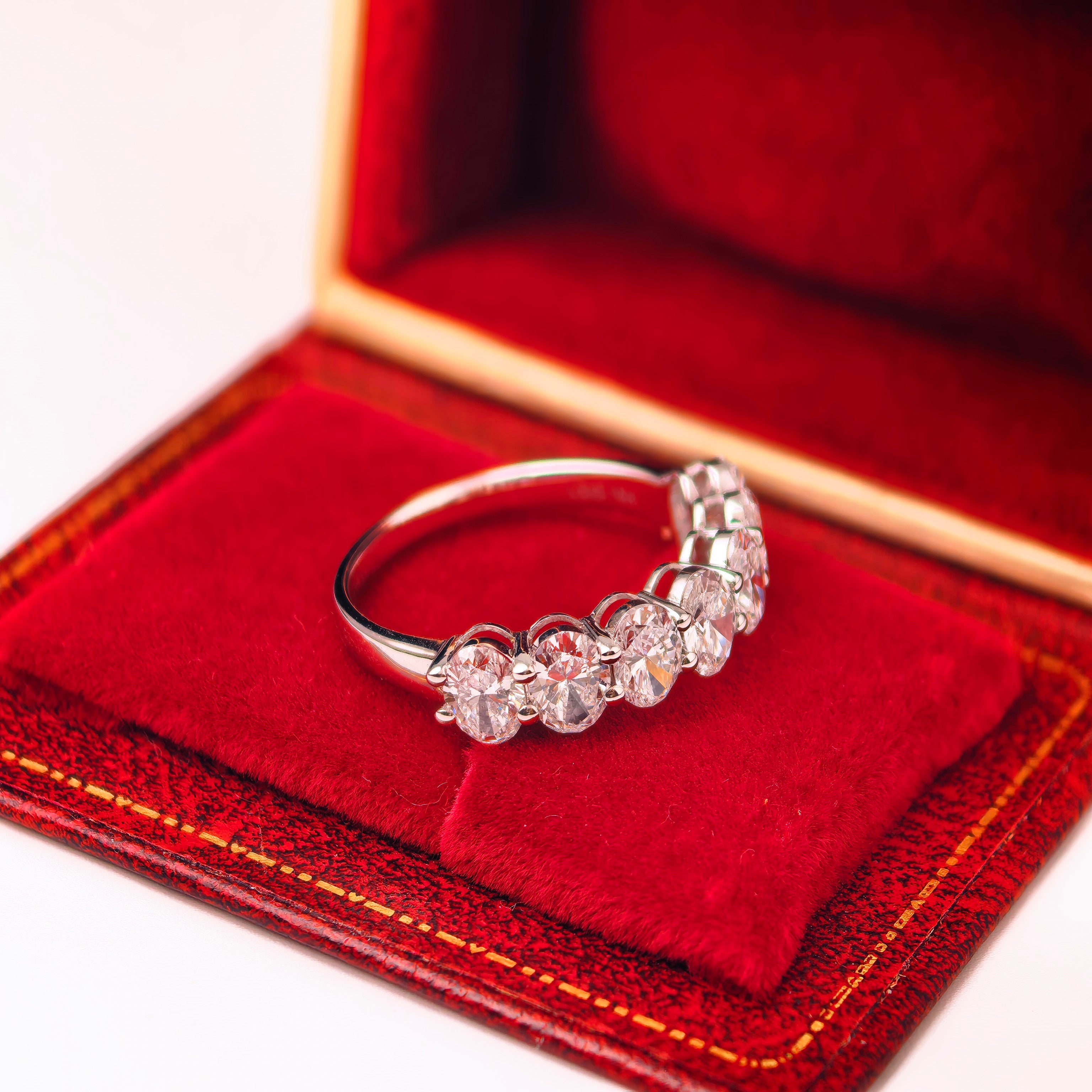 bd018 14k white gold band ring T:2.68 g, D:2.16 ct