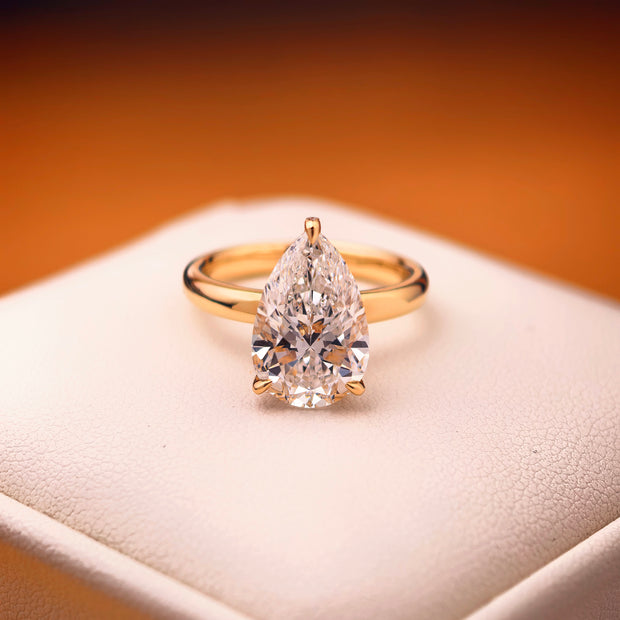 pr004 14K Yellow Gold 4.26 Carat Pear Shape Lab-Grown Diamond E VVS2 Ring with Diamond hidden Halo
