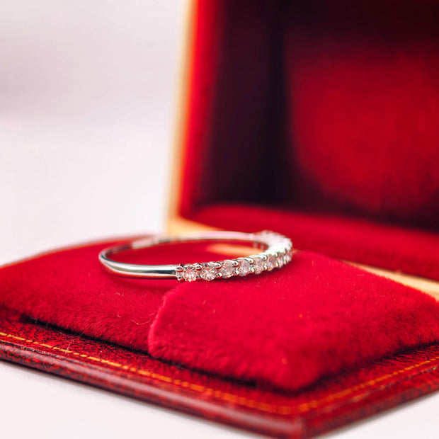 bd020 14k white gold band ring T:1.17 g, D:0.12 ct