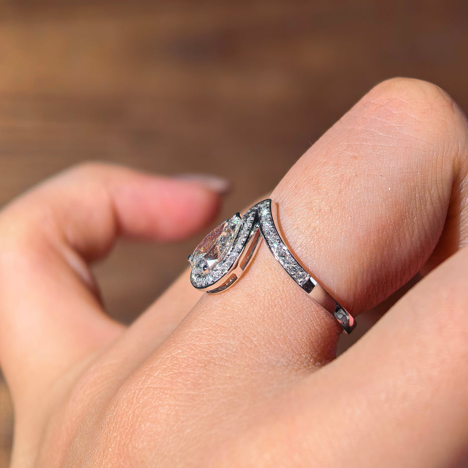 pr001 14K White Gold 1.03 Carat Pear Shape Lab-Grown Diamond E VVS2 Ring with Diamond Halo