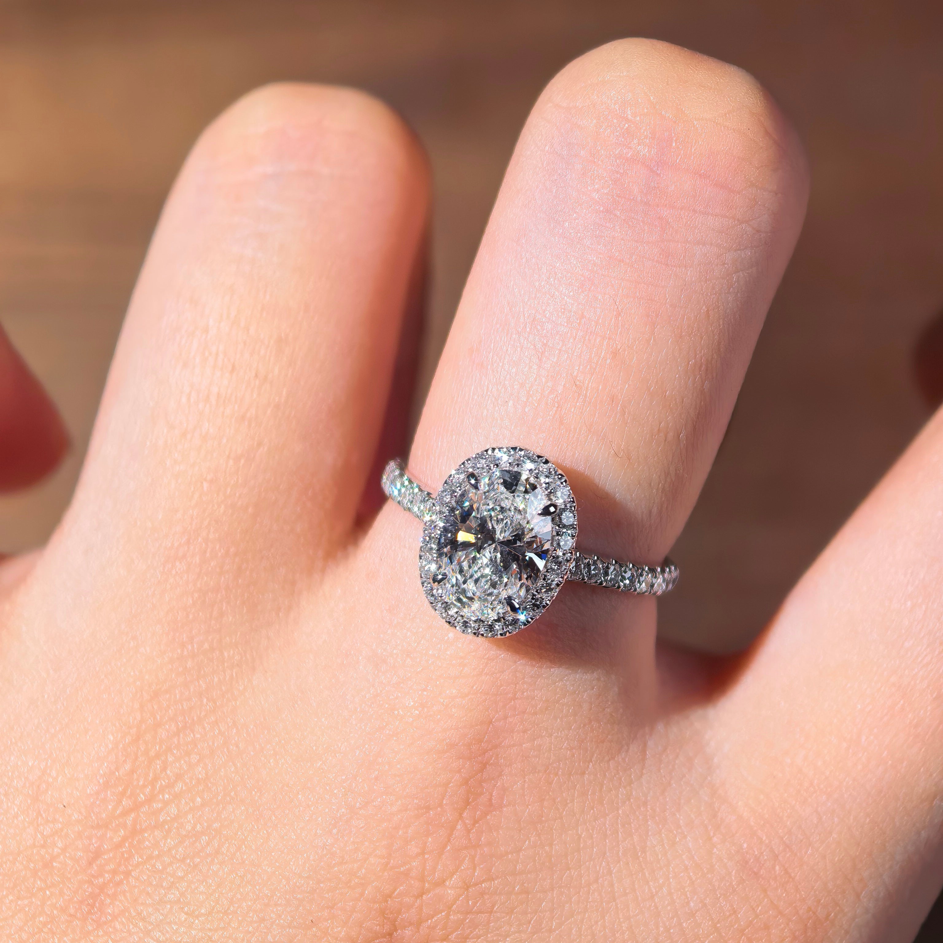 ol001 14K White Gold 1.5 Carat OVAL Lab-Grown Diamond E VVS2 Ring with Diamond Halo Ring
