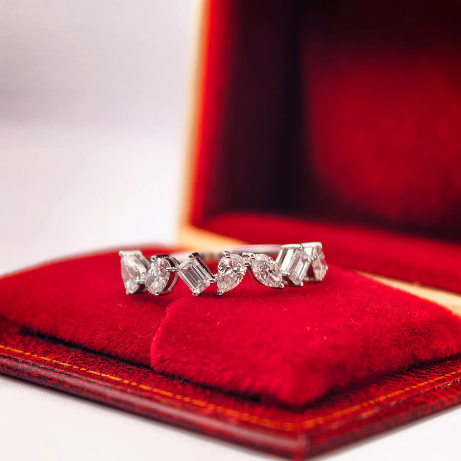 bd021 14k white gold band ring T:1.68 g, D:0.72 ct