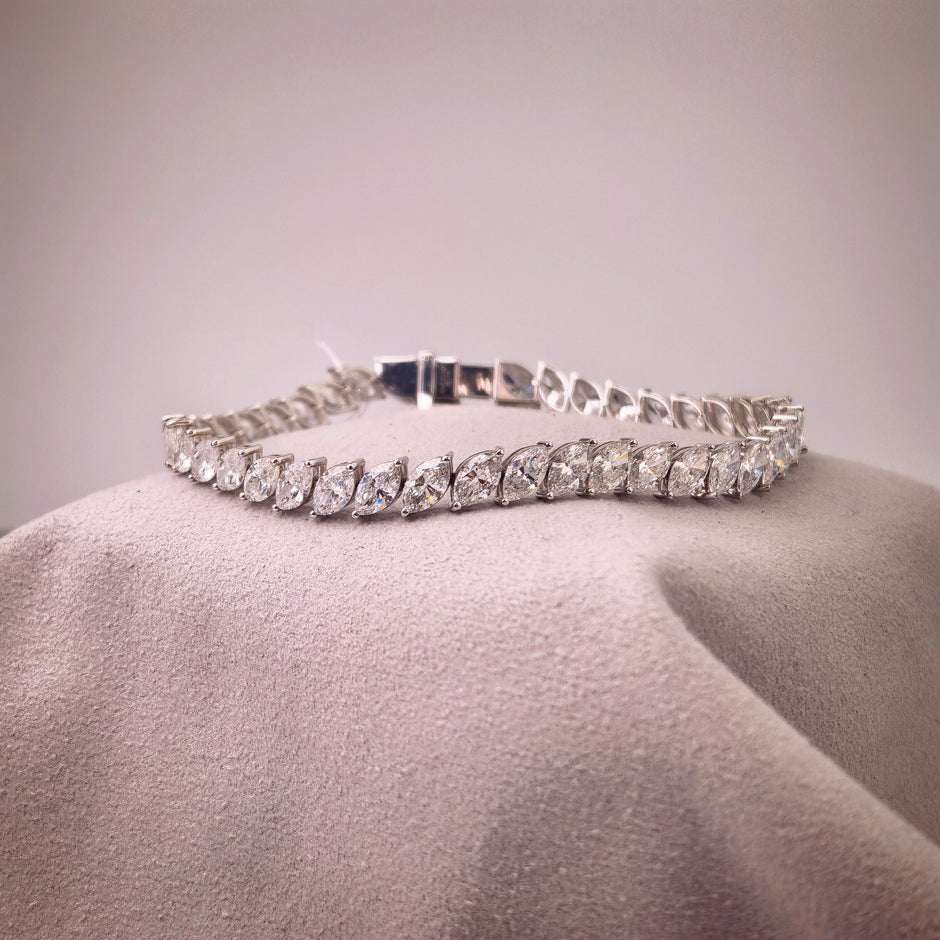 bt1007 14k white gold bracelet T:8.2 D:10.91 ct size17