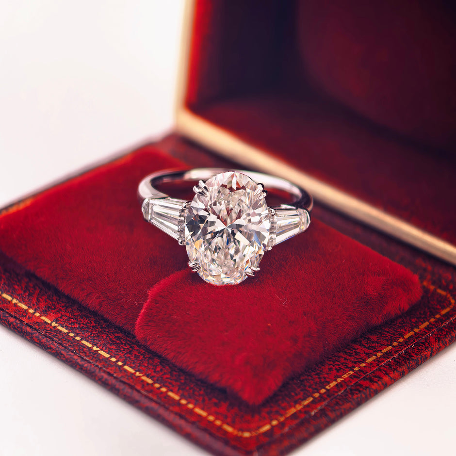ol002 14k Gold 4.03 Carat Oval Cut Lab-Grown Diamond E VVS2 Three-Stone Ring