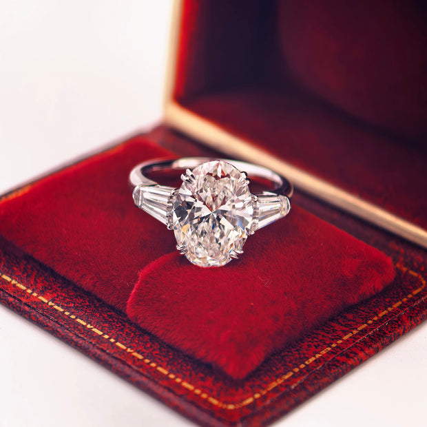ol002 14k Gold 4.03 Carat Oval Cut Lab-Grown Diamond E VVS2 Three-Stone Ring