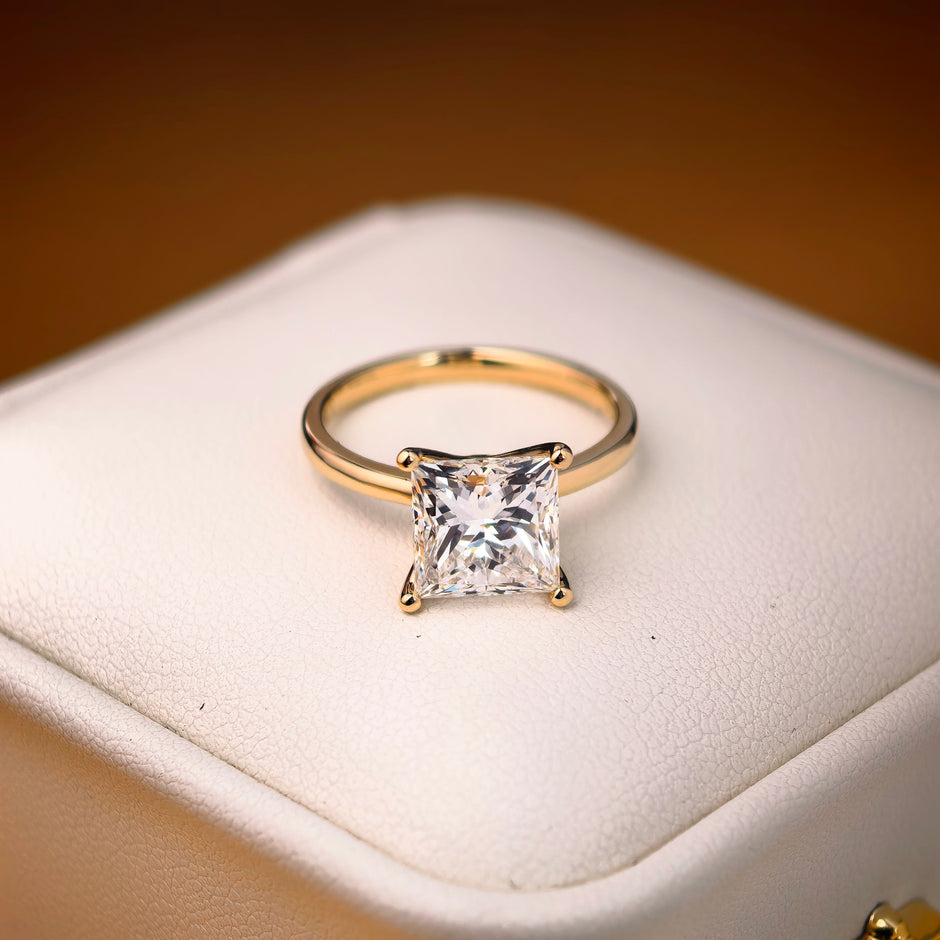 ps001 14K Yellow Gold 3.00 Carat Princess Cut Lab-Grown Diamond E VVS2 Solitaire Ring