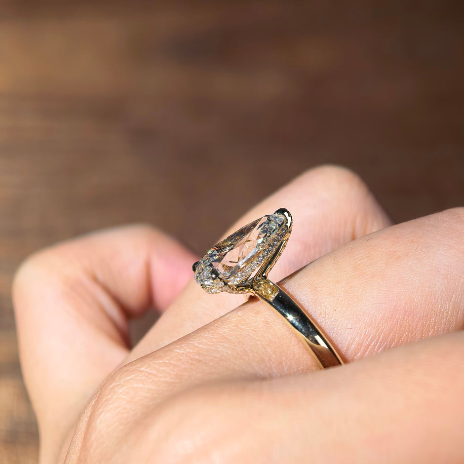 pr004 14K Yellow Gold 4.26 Carat Pear Shape Lab-Grown Diamond E VVS2 Ring with Diamond hidden Halo