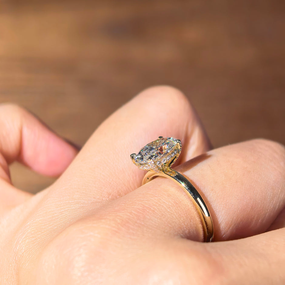 ol005 14K Yellow Gold 2.00 Carat Oval Cut Lab-Grown Diamond E VVS2 Hidden Halo Ring