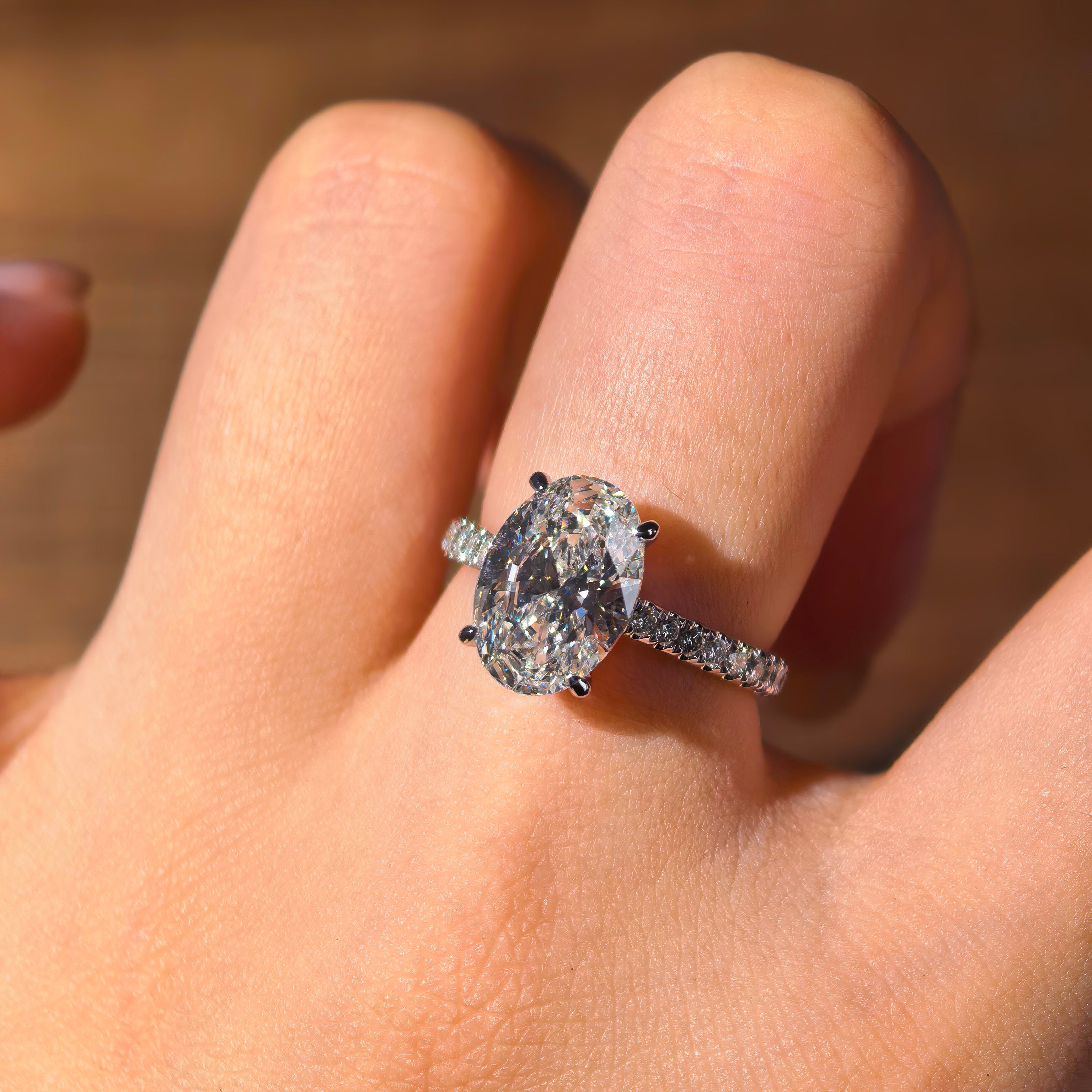 ol003 14k White Gold 3.02 Carat Oval Cut Lab-Grown Diamond E VVS2 Three-Stone Ring
