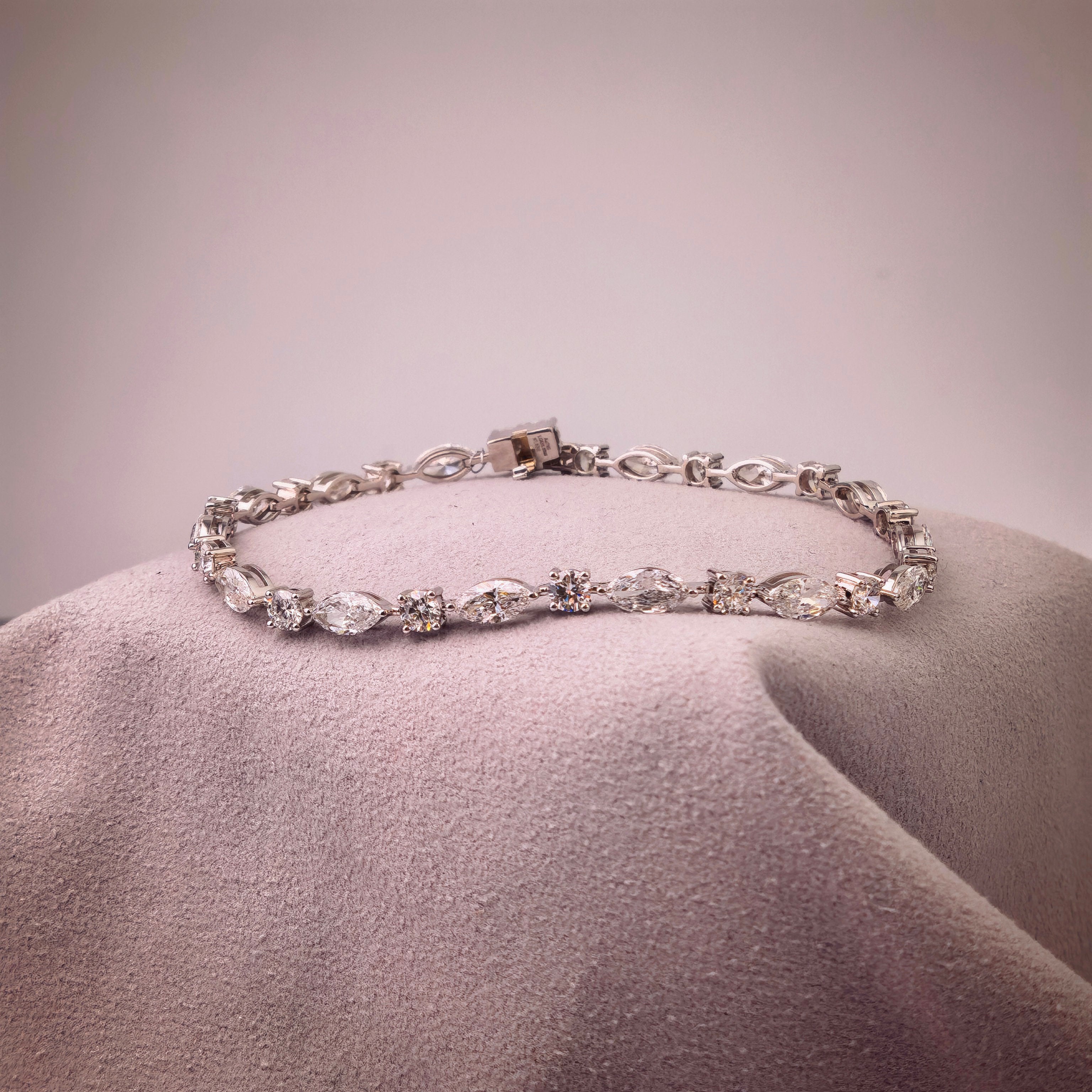 bt1004 14k white gold bracelet T:6.13 D:1.93 ct size17