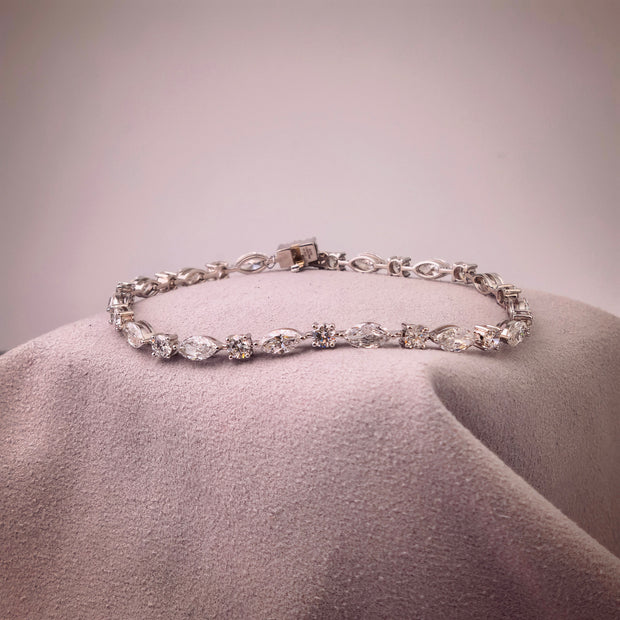 bt1004 14k white gold bracelet T:6.13 D:1.93 ct size17