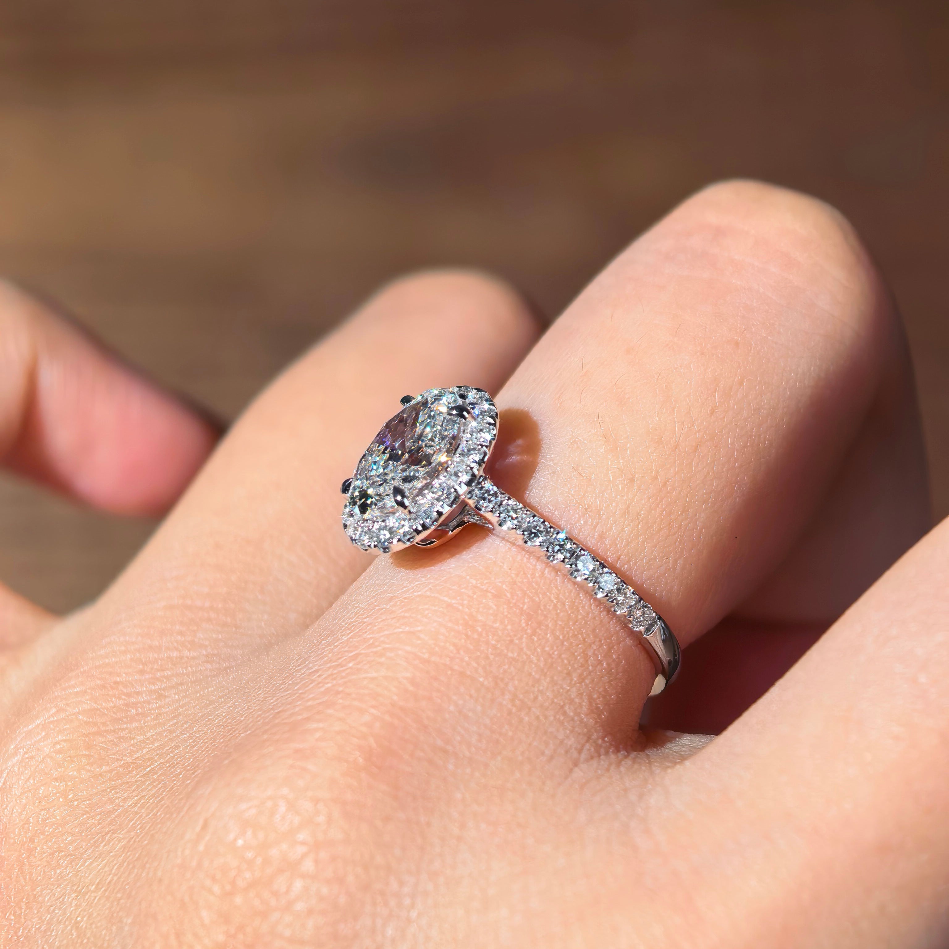 ol001 14K White Gold 1.5 Carat OVAL Lab-Grown Diamond E VVS2 Ring with Diamond Halo Ring