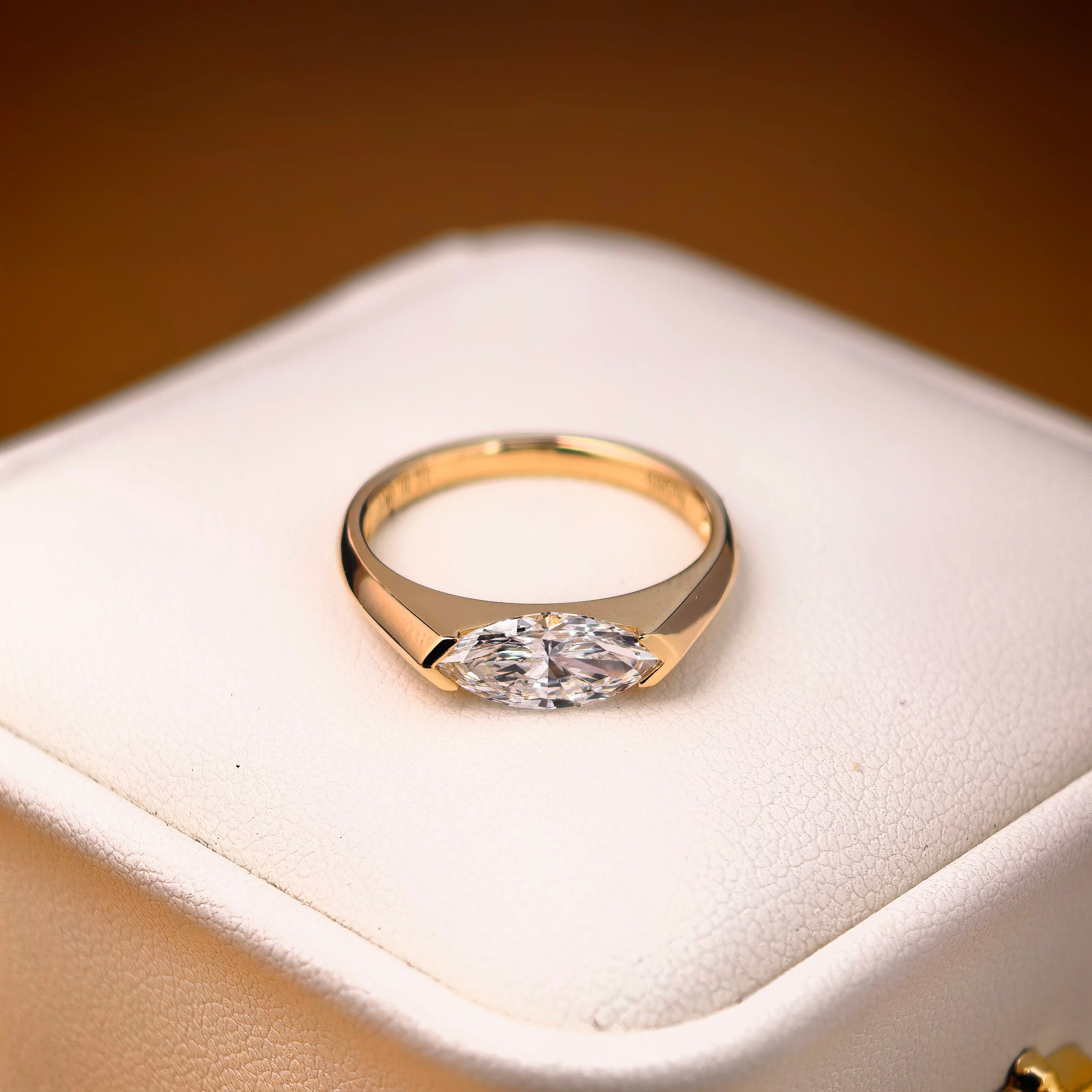 me001 14K Yellow Gold 1.00 Carat Marquise Cut Lab-Grown Diamond E VVS2 Solitaire Ring