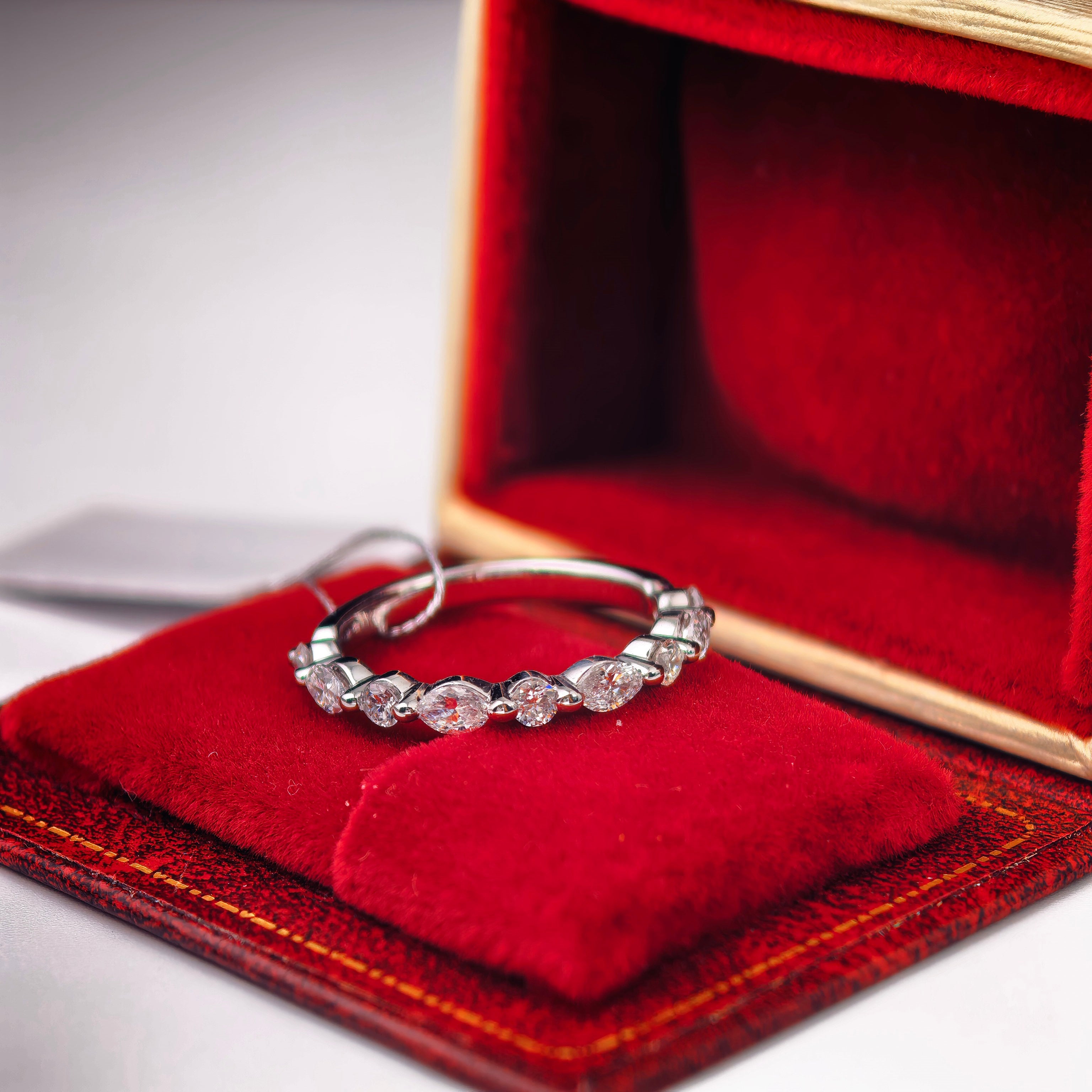 bd005 14k white gold band ring T:2.25g
