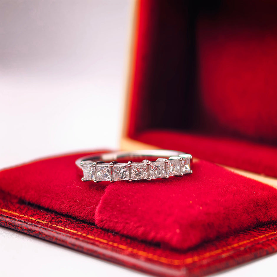 bd024 14k white gold band ring T:1.84 g, D:0.63 ct