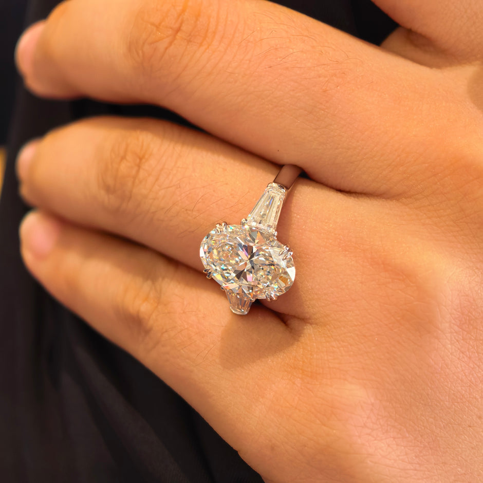 14k Gold 4.03 Carat Oval Cut Lab-Grown Diamond E VVS2 Three-Stone Ring
