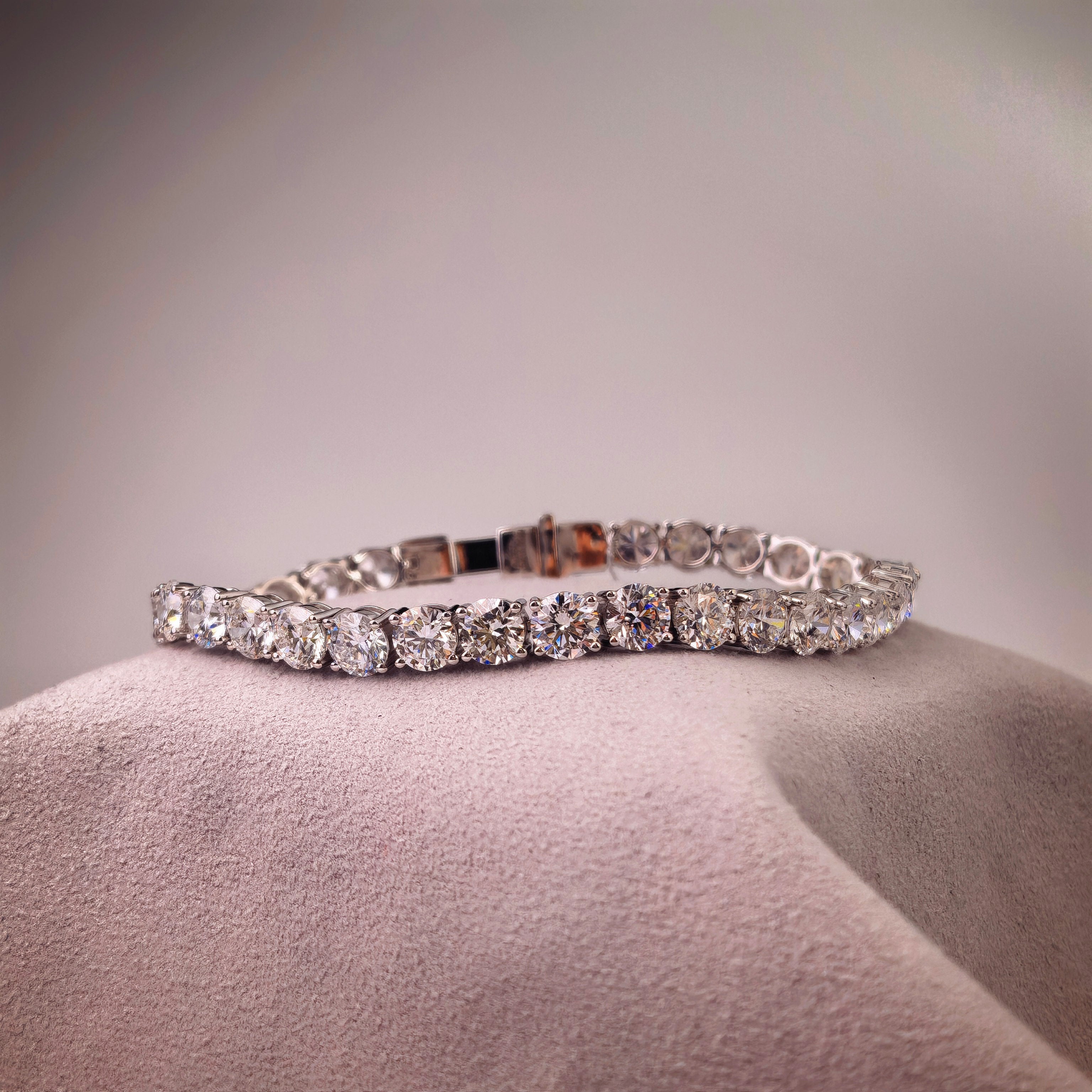 bt1002 14k white gold bracelet T:14.661 D:16.93 ct