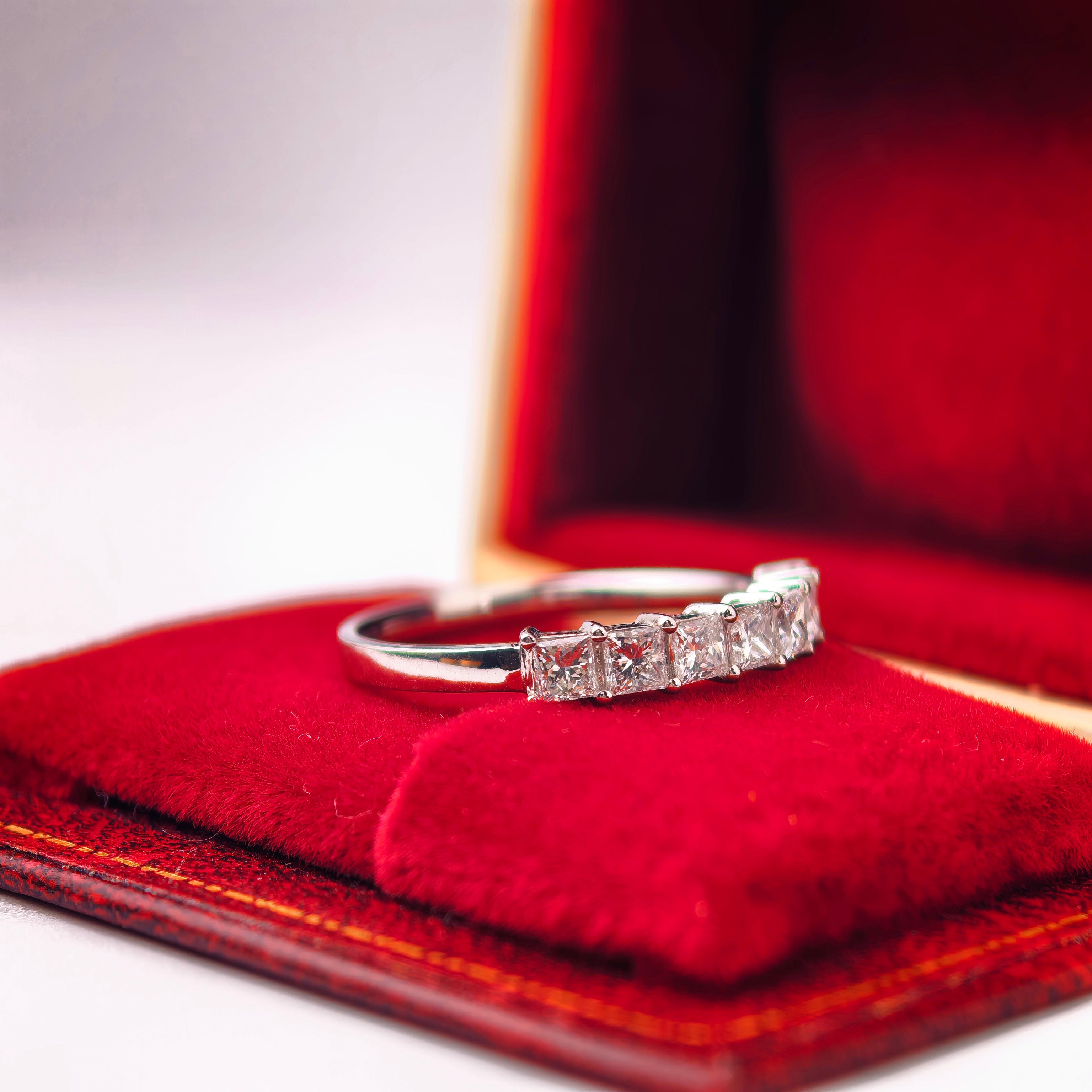 bd024 14k white gold band ring T:1.84 g, D:0.63 ct