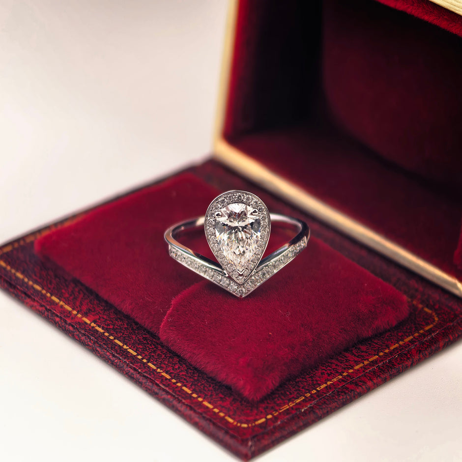 pr001 14K White Gold 1.03 Carat Pear Shape Lab-Grown Diamond E VVS2 Ring with Diamond Halo