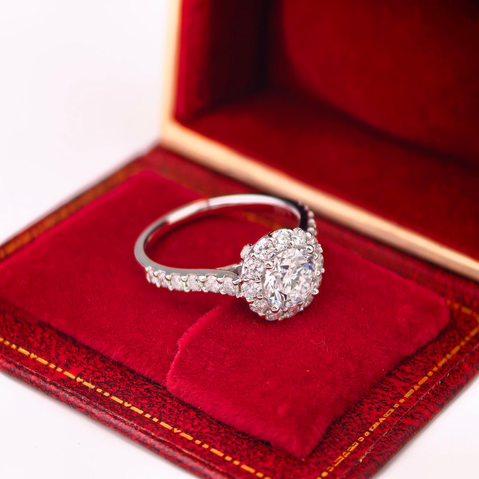 rd003 14K White Gold 1.00 Carat Round Brilliant Cut Lab-Grown Diamond E VVS2 Ring with Diamond Halo
