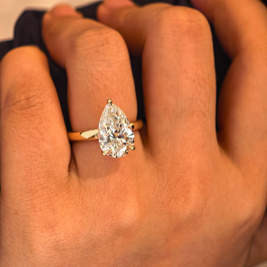 18K Yellow Gold 4.26 Carat Pear Shape Lab-Grown Diamond E VVS2 Ring with Diamond hidden Halo