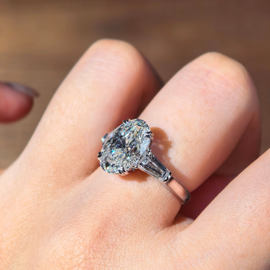 ol002 14k Gold 4.03 Carat Oval Cut Lab-Grown Diamond E VVS2 Three-Stone Ring
