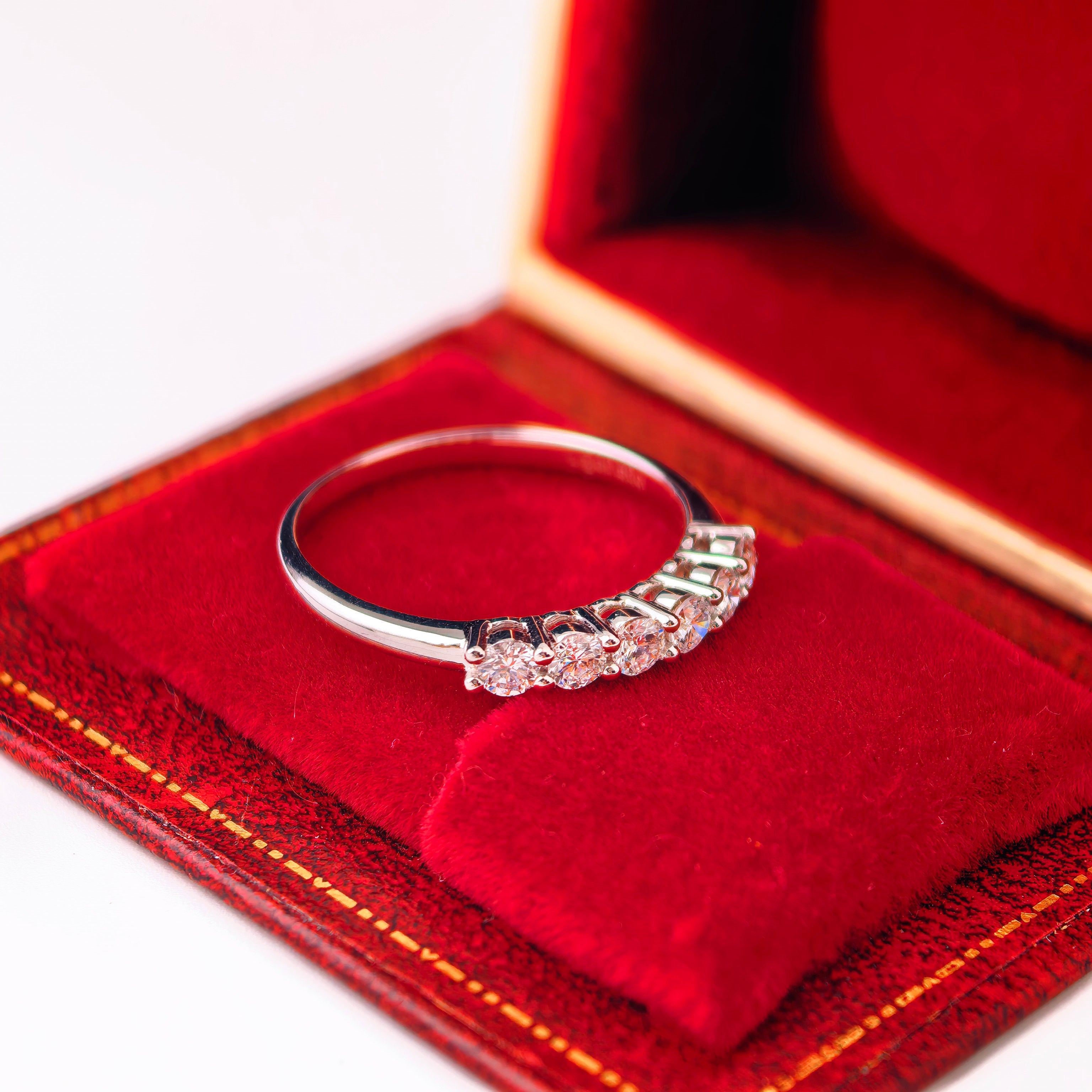 bd013 14k white gold band ring T:2.014 g, D:0.5 ct